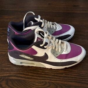 Nike Air Max Golf Shoes in Purple and White